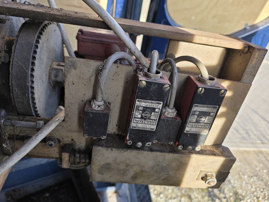 Podnośnik samochodowy dwukolumnowy niemiecki