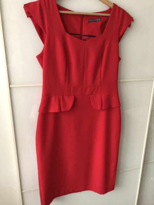 Bardzo elegancka czrrwona sukienka 38