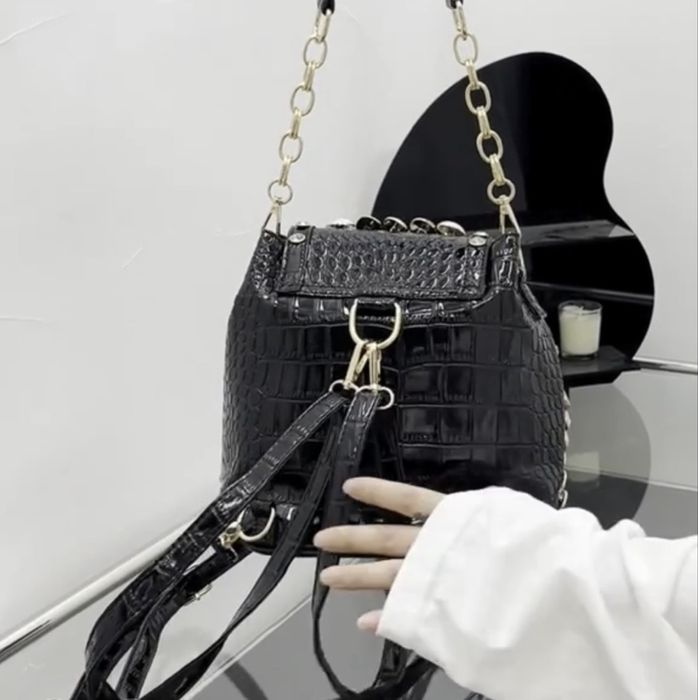 Torebka damska na łańcuchu