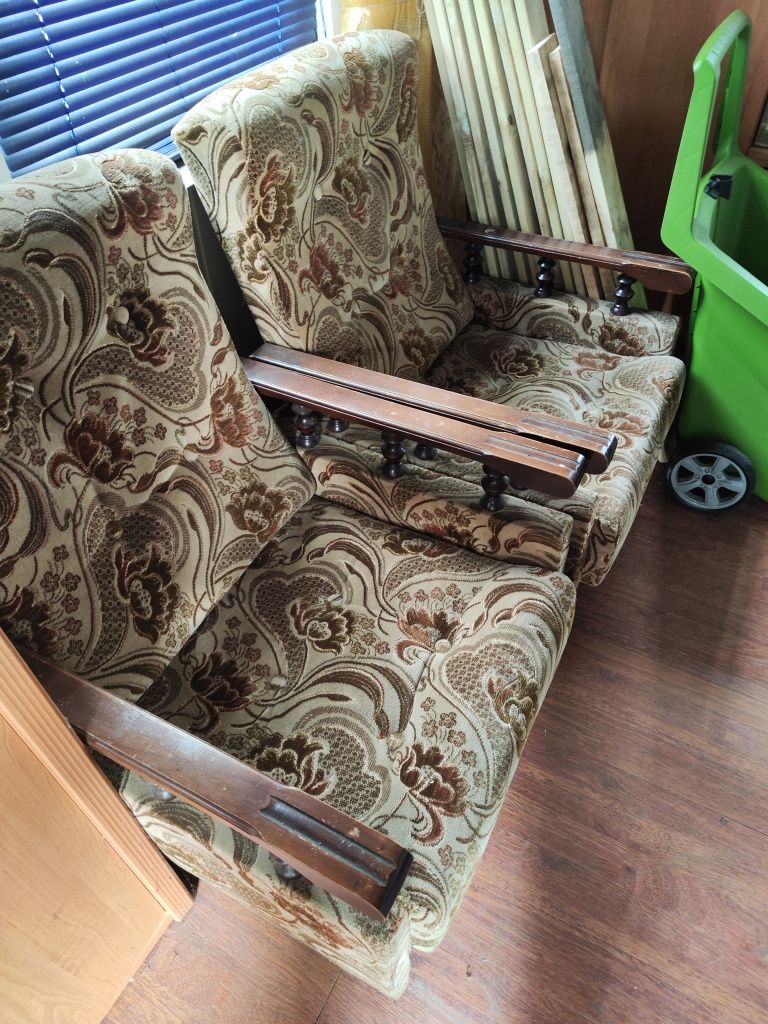 Krzesła oraz sofa