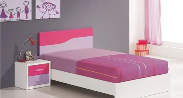 Quarto completo ( uma cama , um roupeiro , duas cómodas