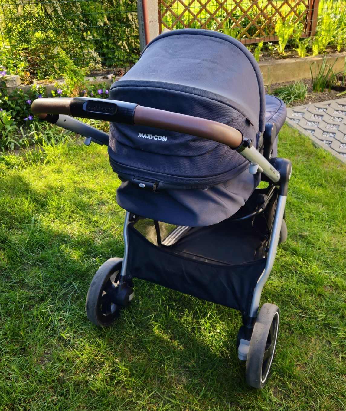 Maxi Cosi wózek Zelia 2w1 Essential spacerówka + gondola + akcesoria