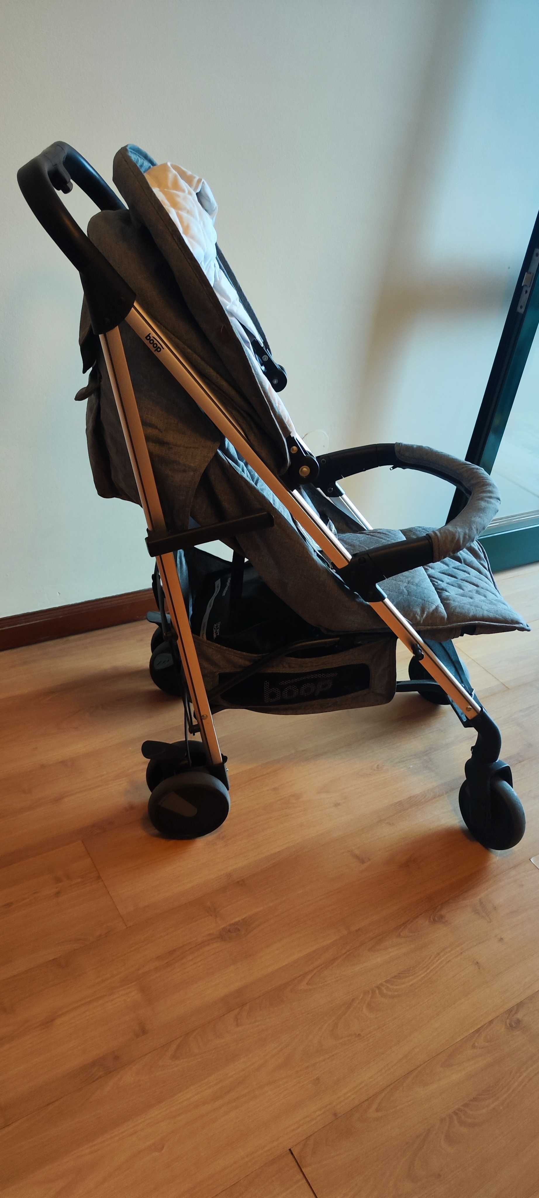 Carrinho de passeio com 3 posições ! Como novo.