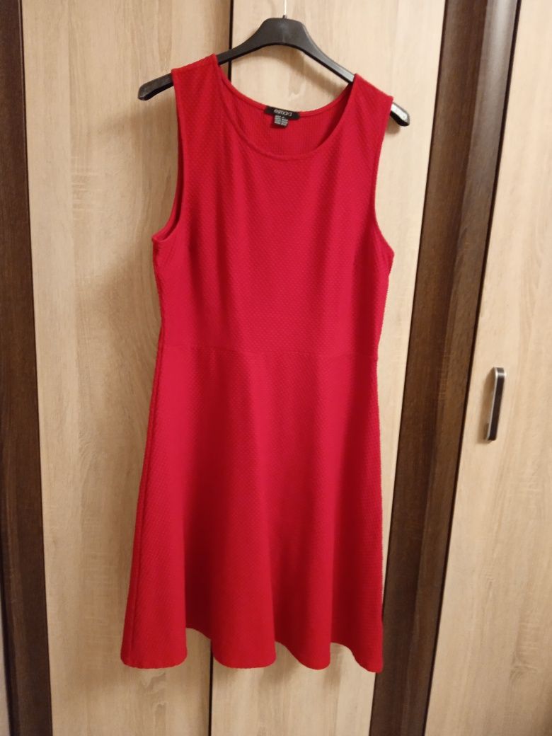 Czerwona sukienka XL do kolan