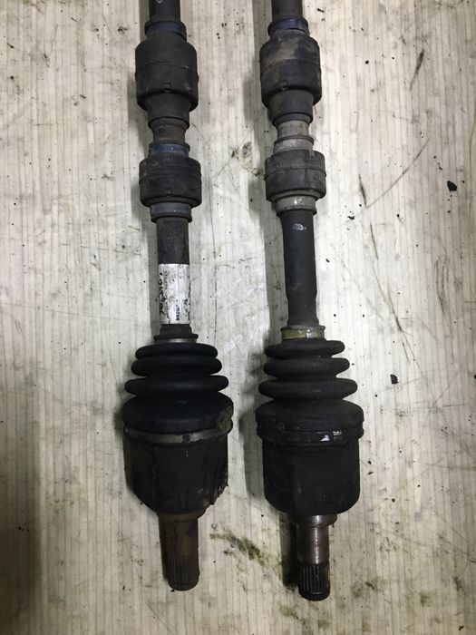 Полуось привод шрус Mitsubishi Colt Lancer 1.3 БЕНЗИН (ПЕРЕДНЯ ДОВГА).