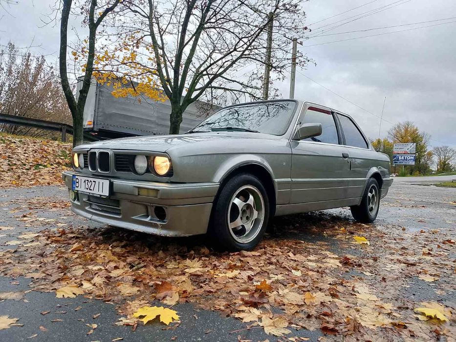 Продам гарну BMW E30