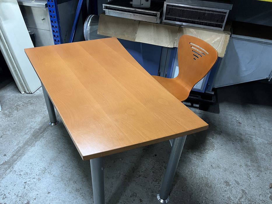 Secretaria e cadeira com rodas como nova