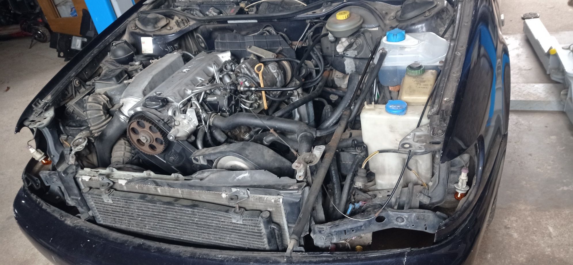 Audi A6 C4 fotele podłokietnik skrzynia pompa silnik błotnik licznik