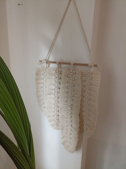 Decoração de parede - plumas em macramé