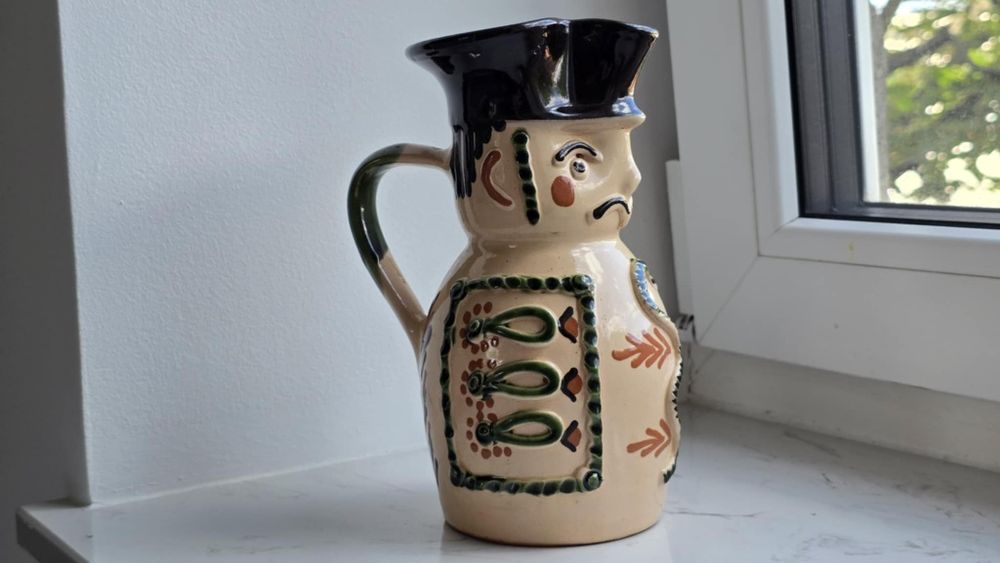 Ręcznie malowany dzbanek ceramiczny "Węgierski Husarz"