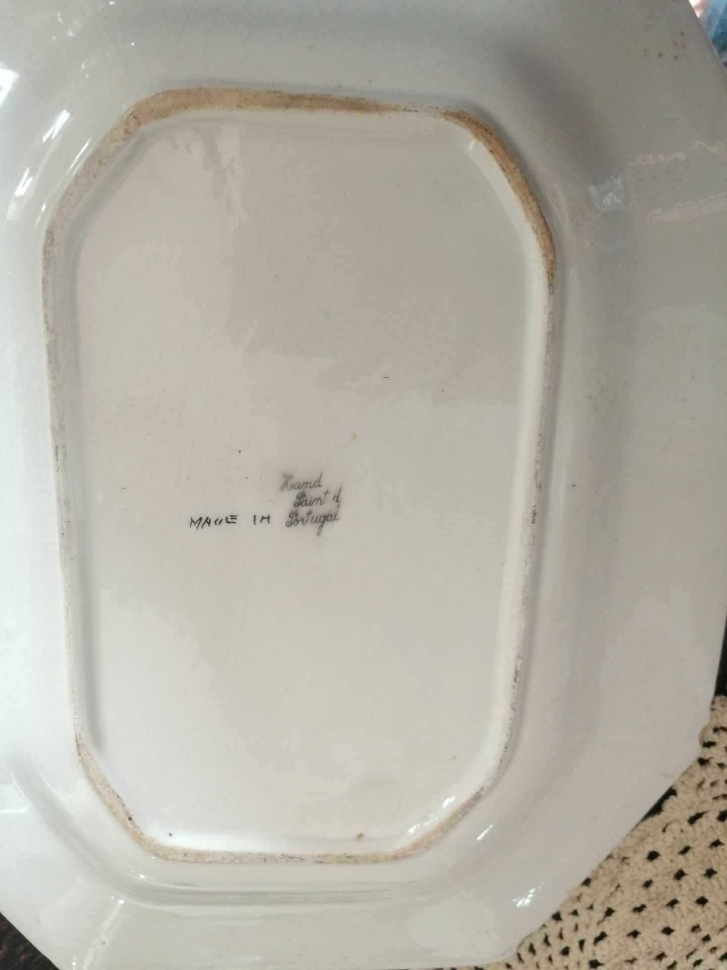 Antiga travessa oitavada faiança portuguesa, pintada à mão