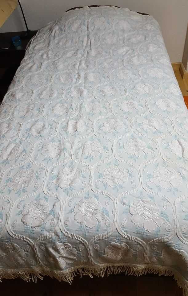 Vende-se Colcha Cama de Casal