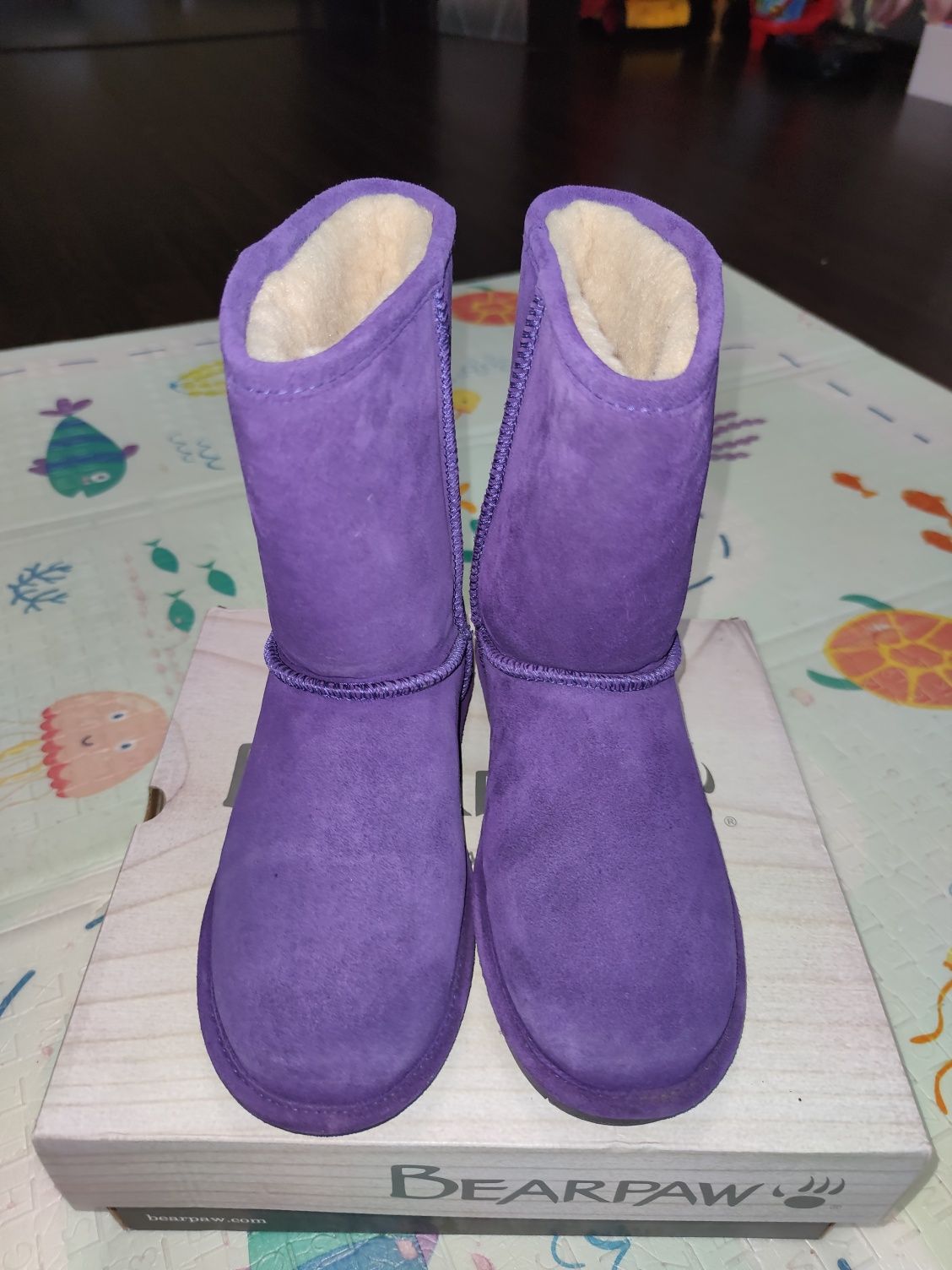 Женские сапоги Bearpaw 39.5eu 8.5us