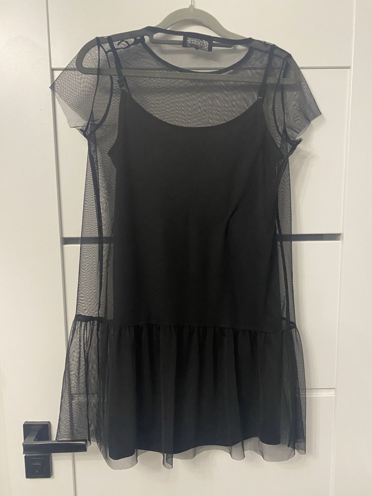 Czarna sukienka z narzutką