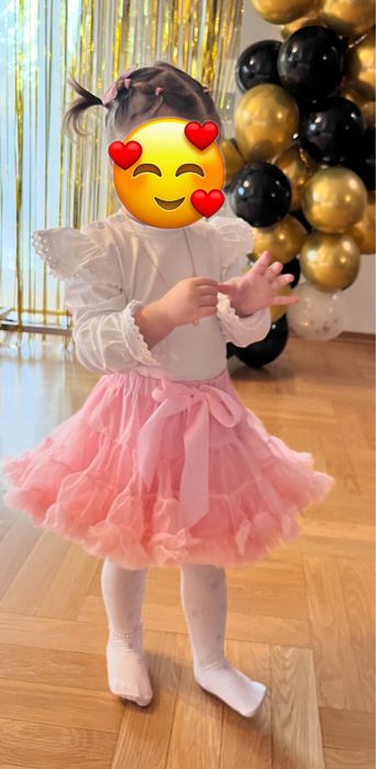 body + tiulowa spódniczka marki Kornelia 98