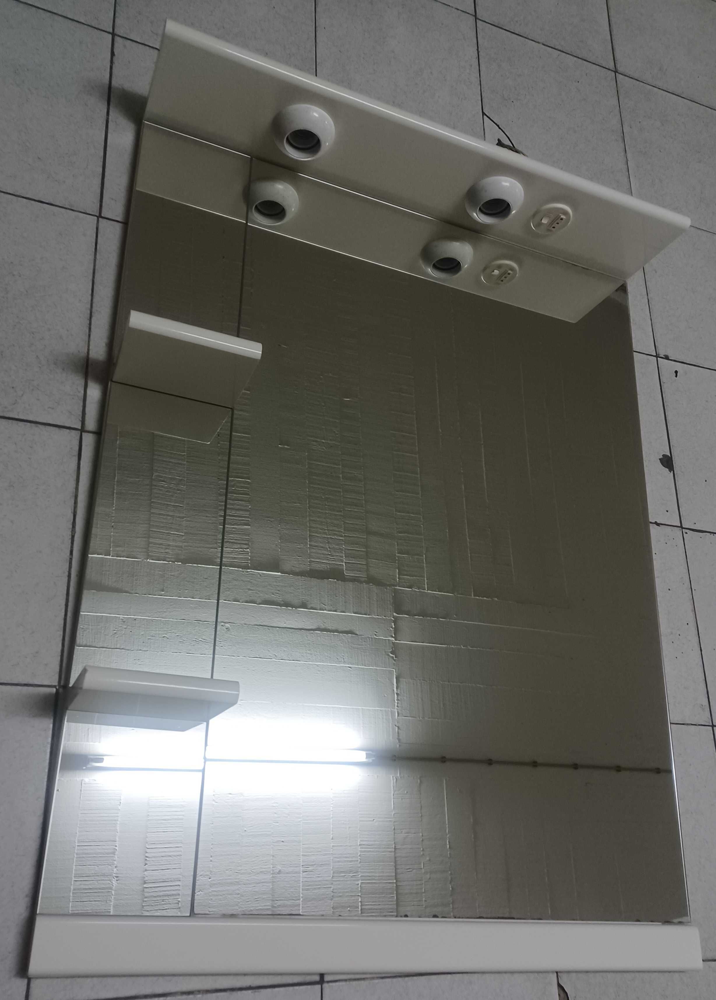 Espelho de casa de banho WC com iluminação