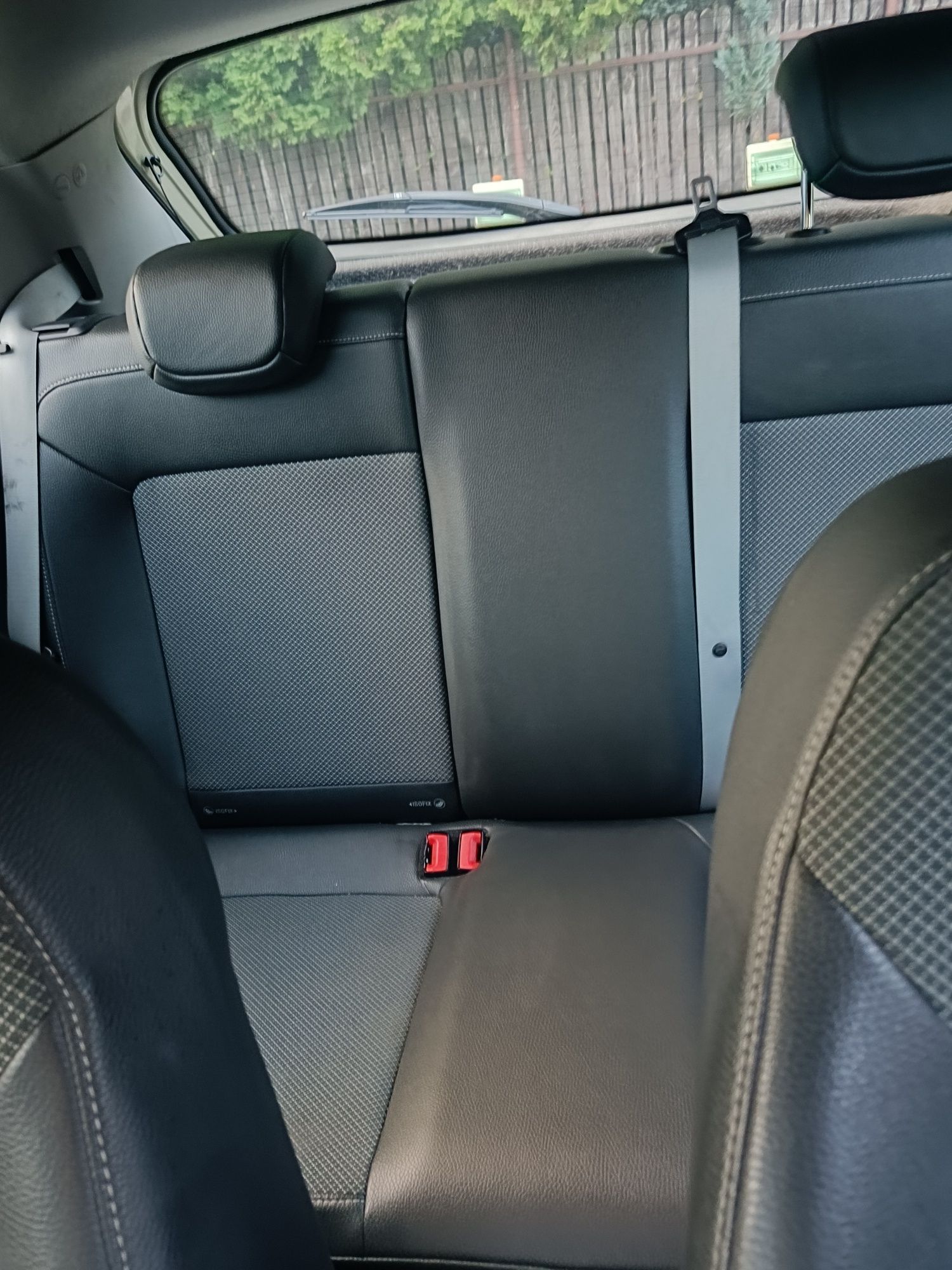 Opel corsa D 2009  ,poj 1,2 ,bogate wyposażenie