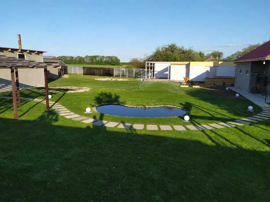 Продаж  будинку і готового бізнесу з ділянкою на 100 соток,