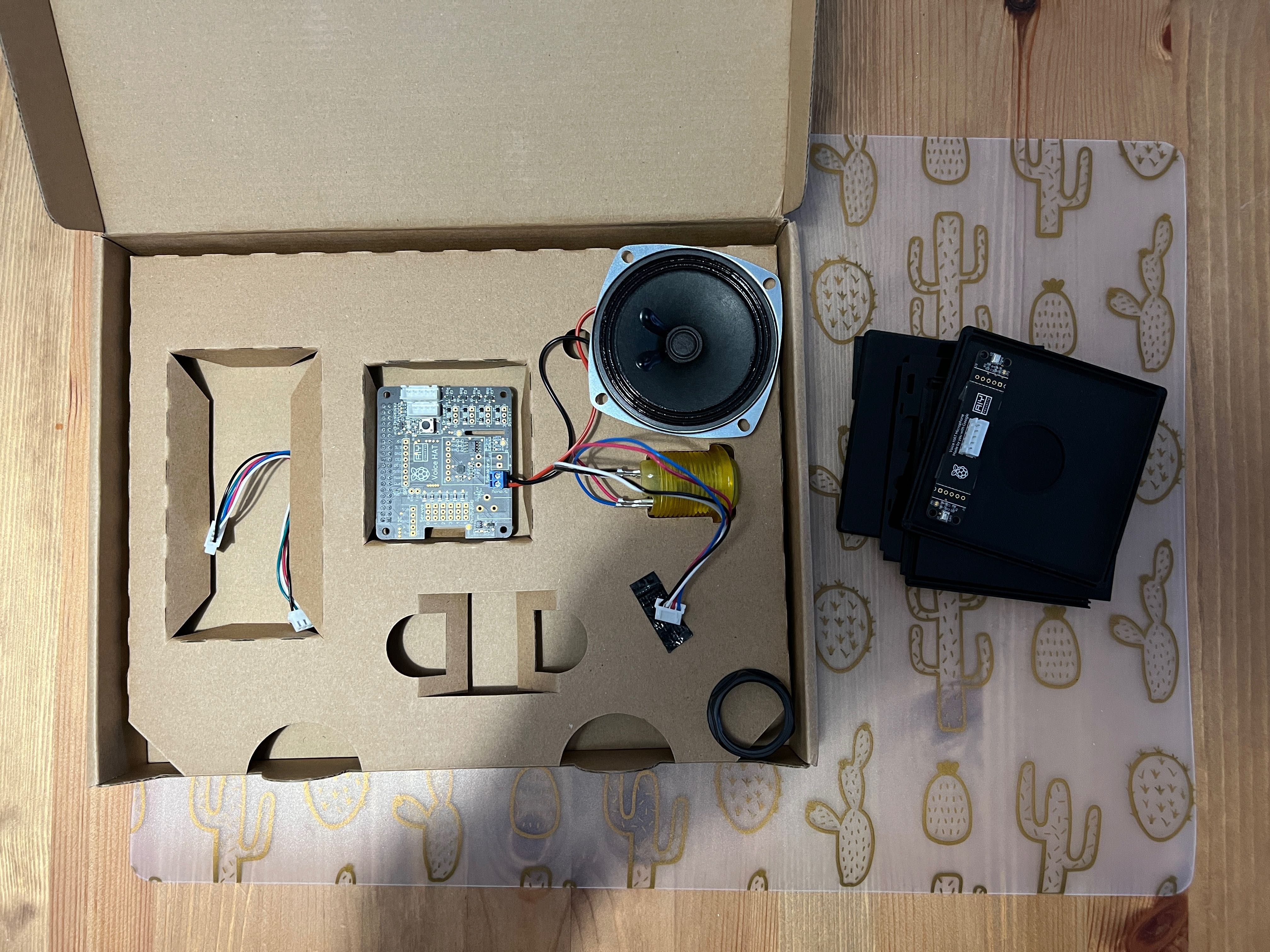 Google AIY Voice Kit - zestaw edukacyjny do Raspberry Pi