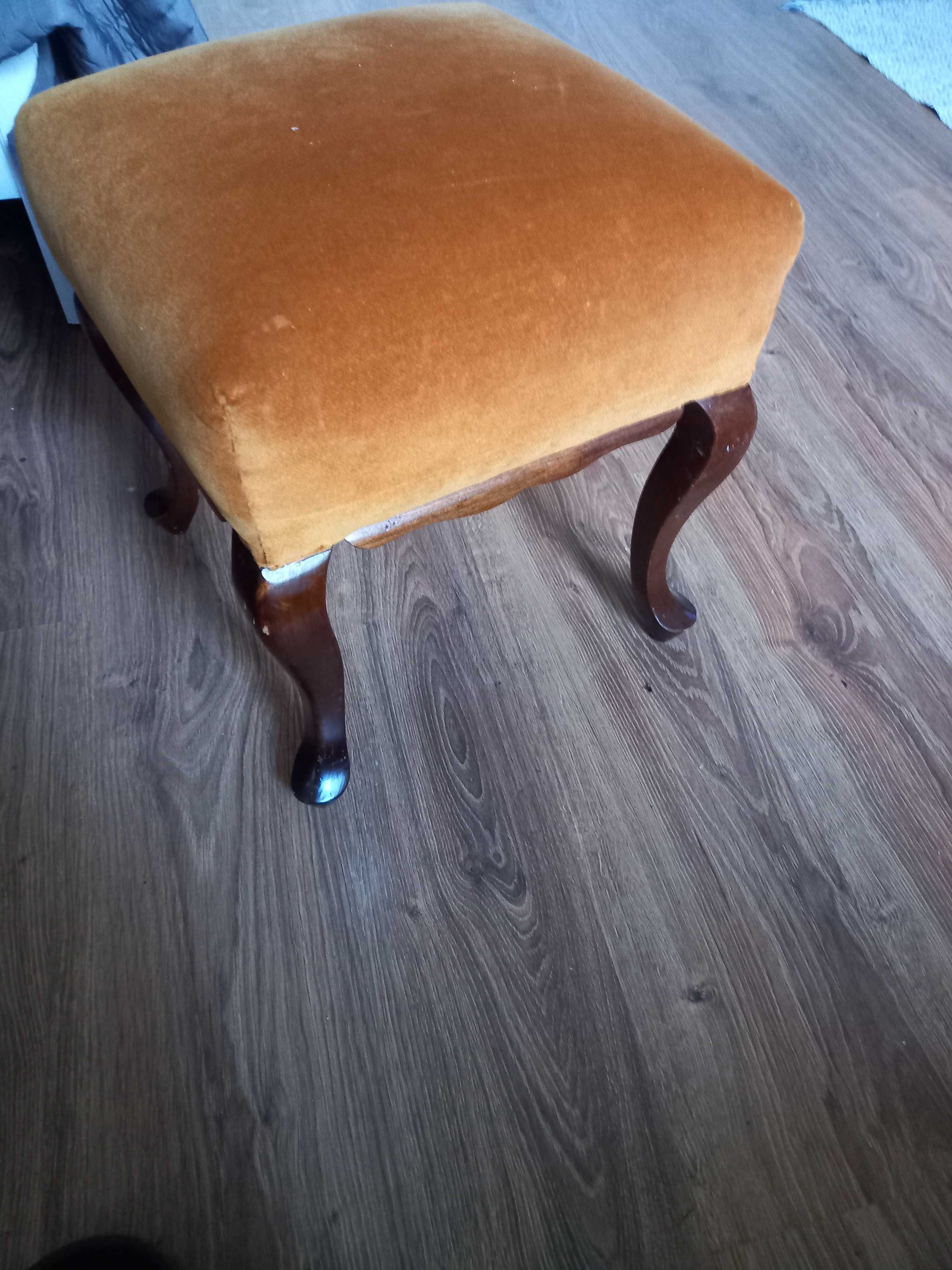 Taboret, pufka,,