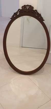 Espelho oval com moldura de madeira