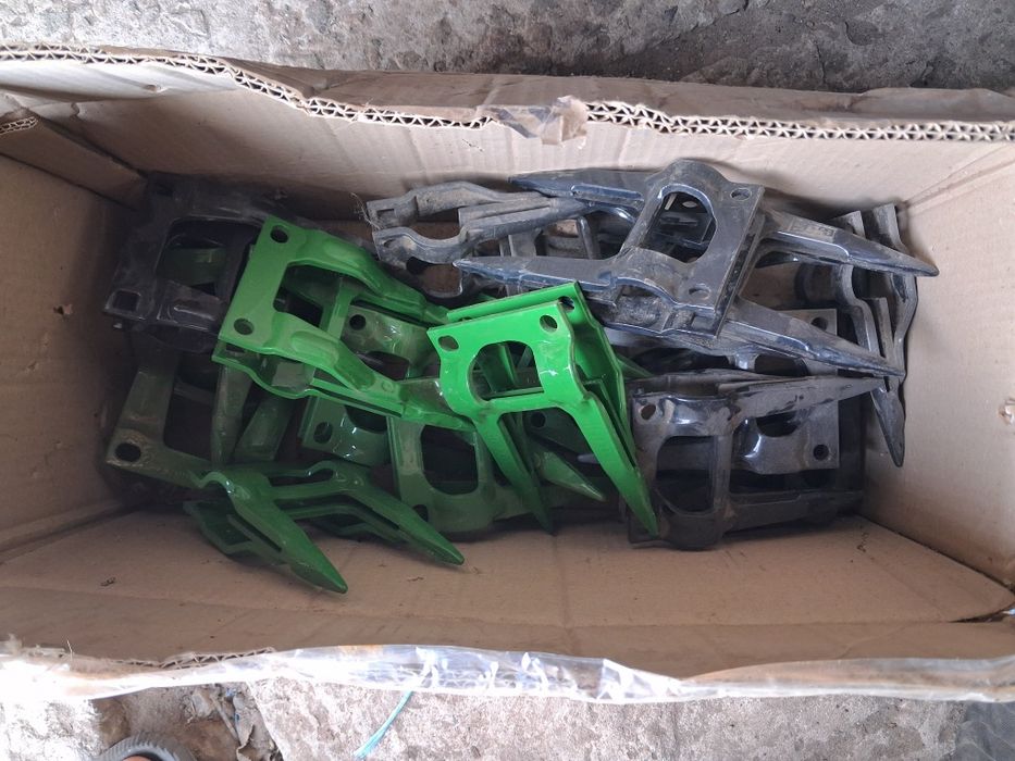 Палець протиріжучий ножа жниварки подвійний Джон Дір Z11785 AXE37174