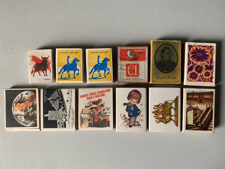 Conjunto de 12 Caixas de Fósforos Variadas