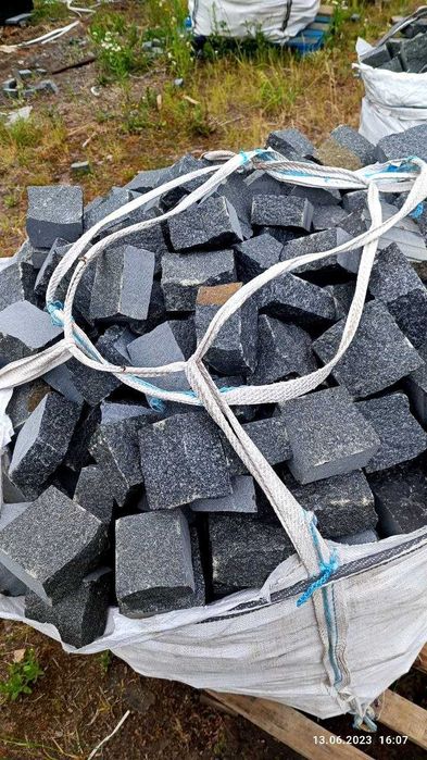 Бруківка гранітна колота покращена (СІРА 10*10*5)