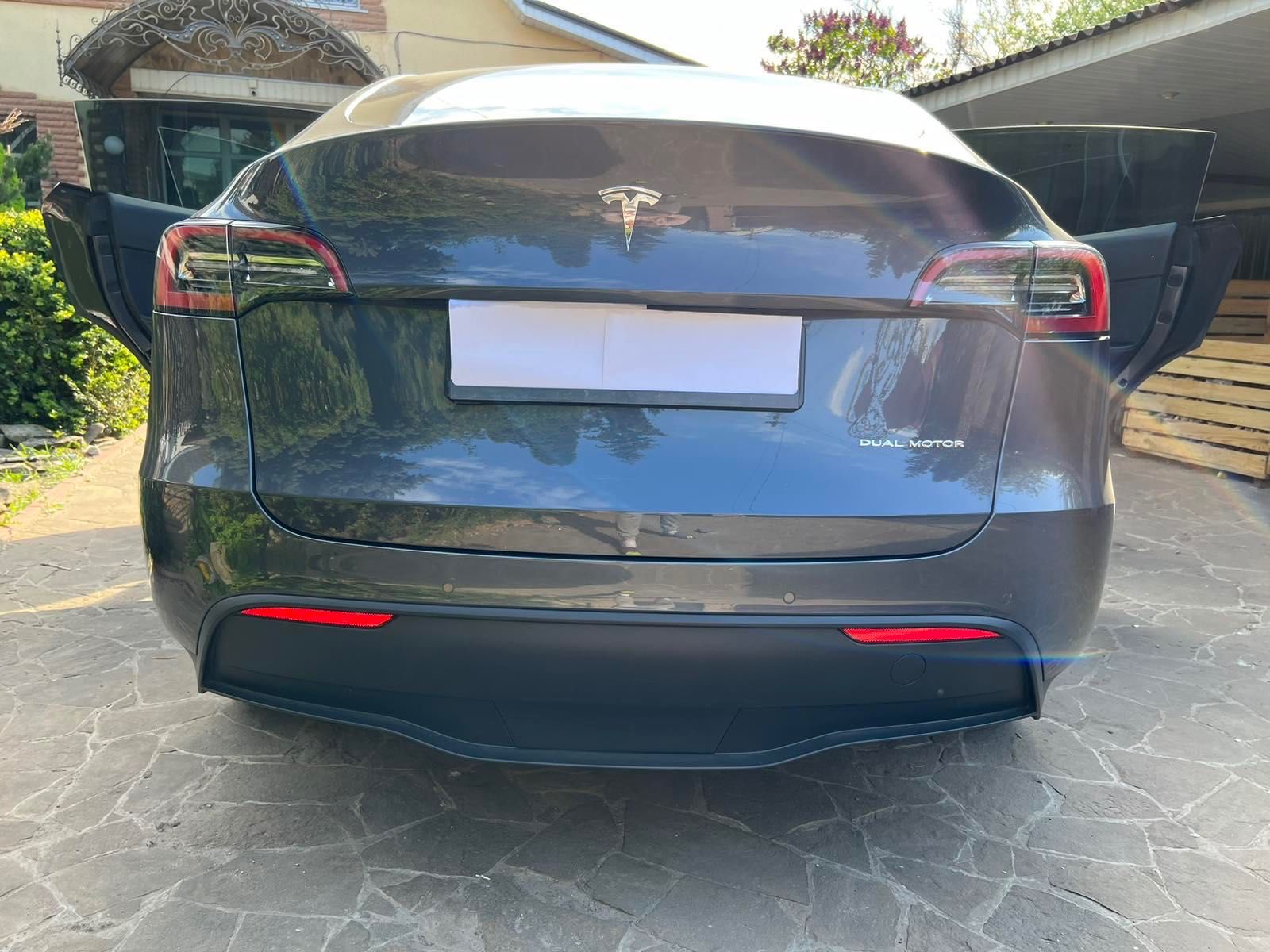 Tesla model Y 2022 року