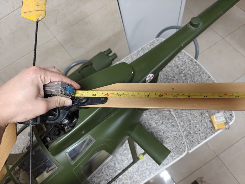 Thunder Tiger Raptor 50 com fuselagem Hughes 50