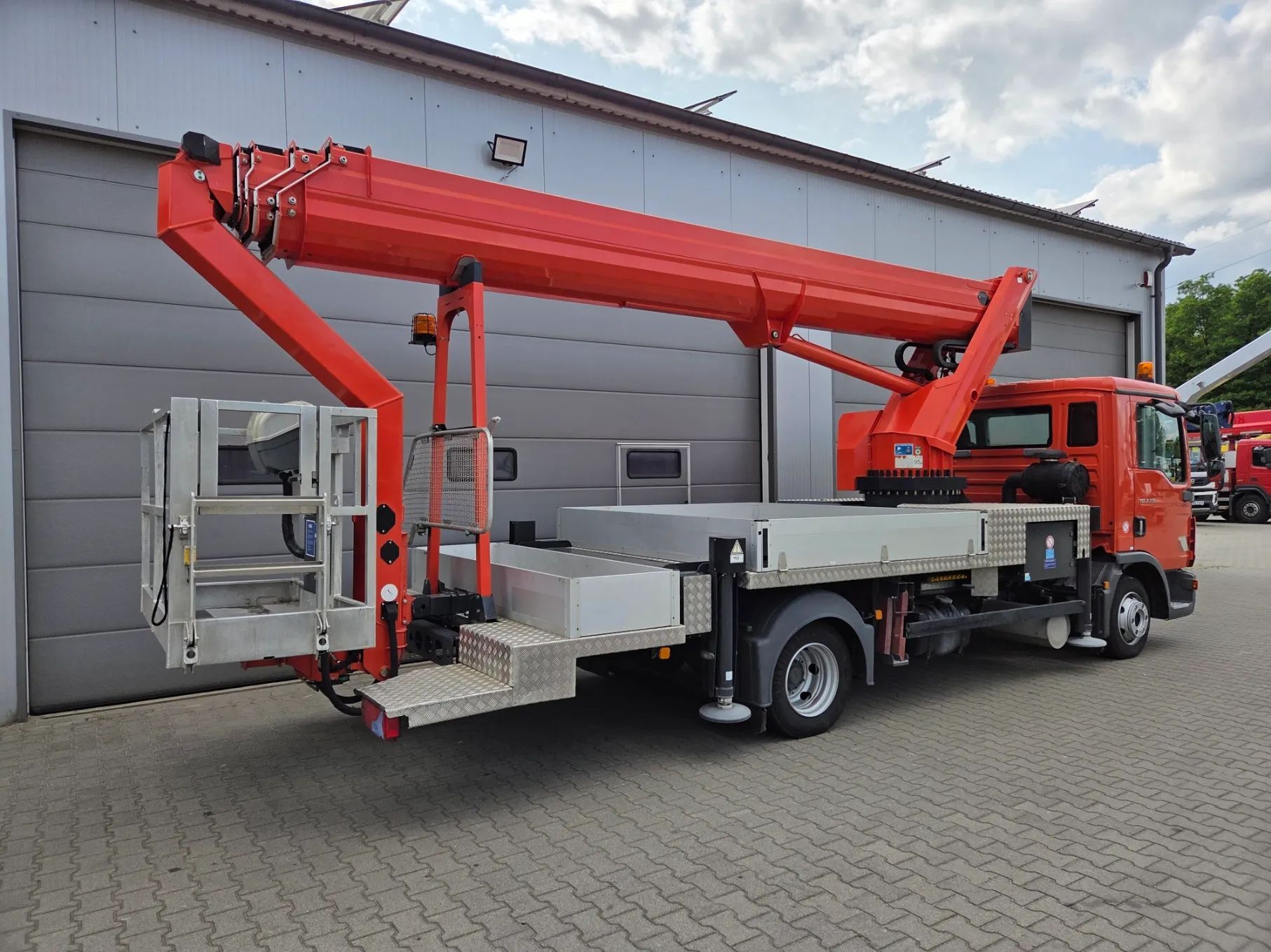 MAN TGL 7.150 - 33 m RUTHMANN T 330 Podnośnik koszowy montażowy ZWYŻKA WUMAG Palfinger jak WT 300 GSR Multitel Bronto Skylift Teupen Omme JLG Genie UDT  33 m RUTHMANN T 330 Podnośnik koszowy montażowy ZWYŻKA WUMAG Palfinger
