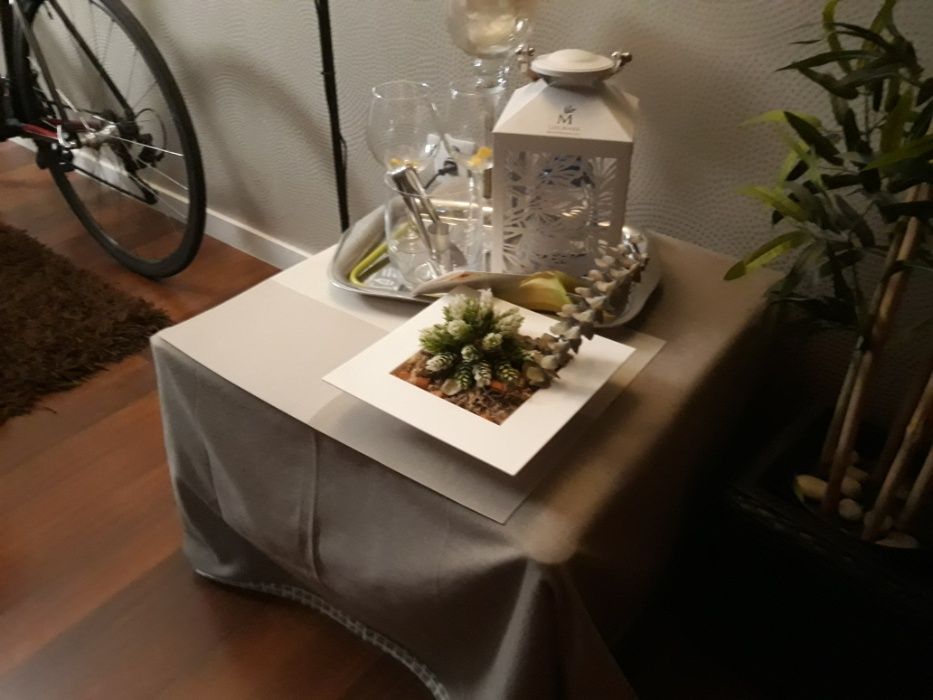 Mesa em Cerejeira com tampo de vidro