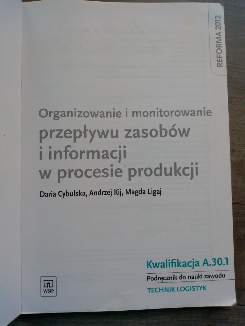 Organizowanie i monitorowanie przepływu zasobów i informacji w proc.