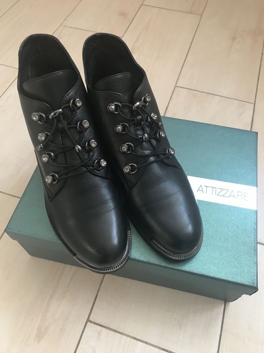 Продам новые красивые ботинки ATTIZZARE