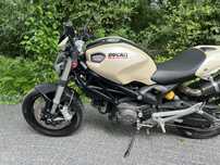 Ducati Monster 696
