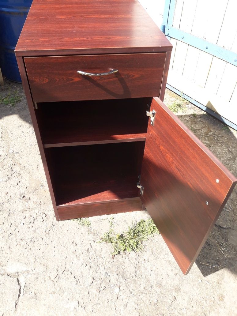 Продам тумбочку б/у,