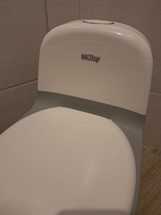 Nocnik jak prawdziwa toaleta