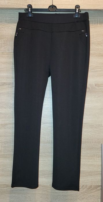 Spodnie w bardzo dobrym stanie z defektem ,rozmiar 4XL ale bardziej XX