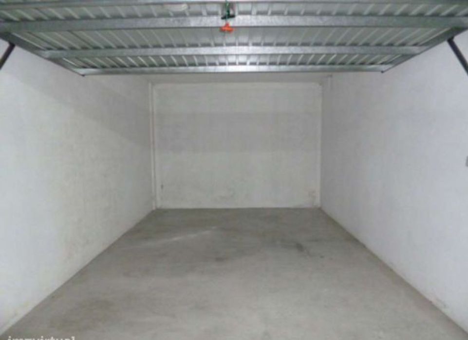 Arrendo  lugar de garagem em Bragança bairro da coxa - 70 Euros