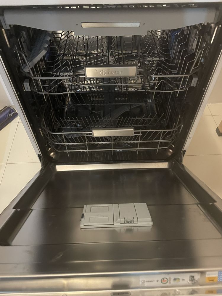 Máquina loiça Indesit DFO 3T133 A F para peças