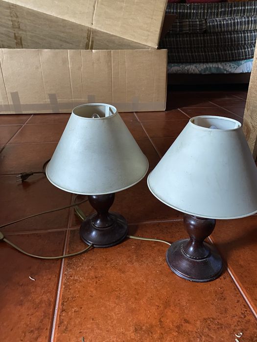 Dois candeeiros de mesa de cabeceira