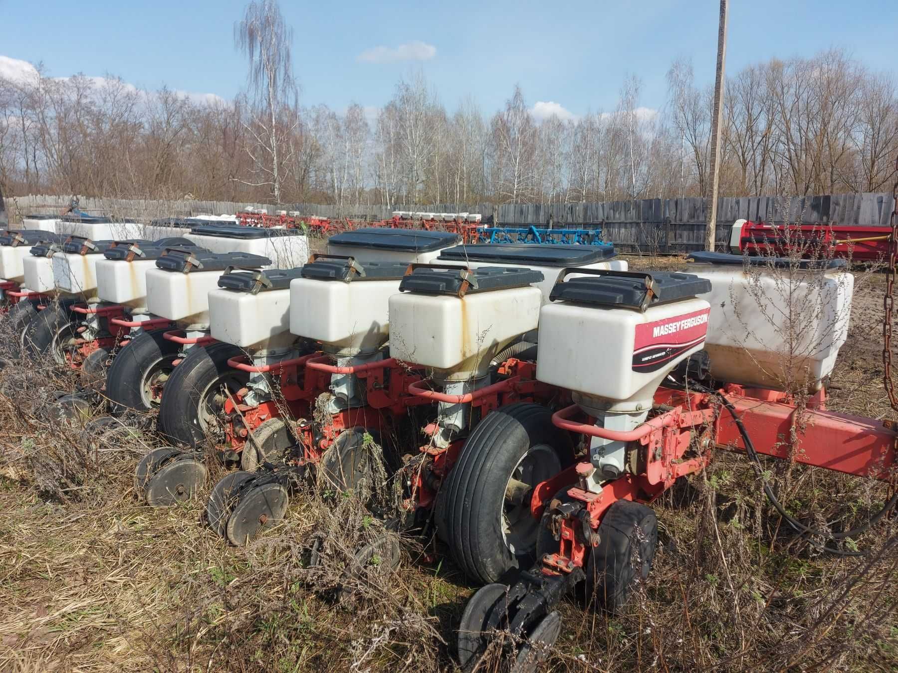 Сівалка Massey Fergusson 555, 12-рядна, бувша у використанні