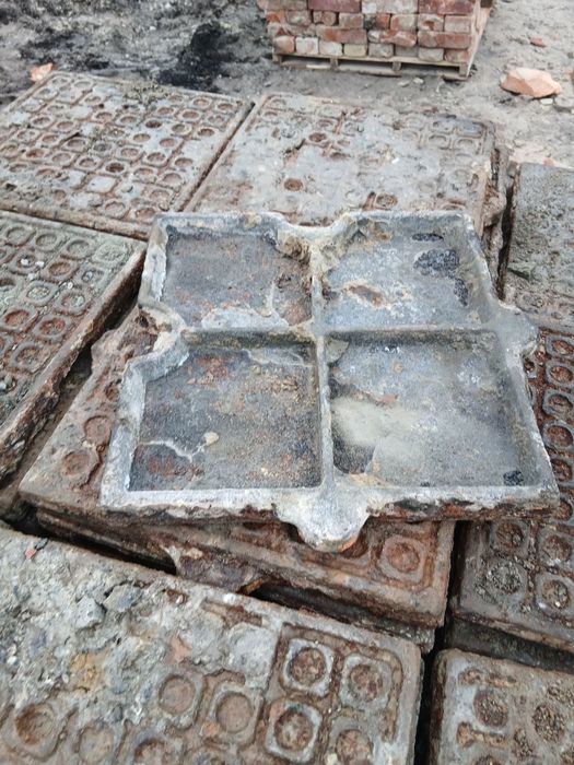 Чугунная напольная плитка