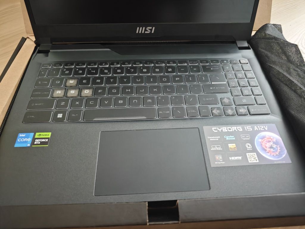 Laptop Gamingowy MSI Cyborg 15 , RTX 4050  super stan