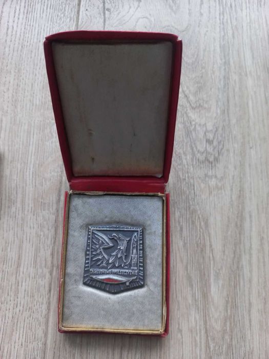 przypinki znaczki ozdoby