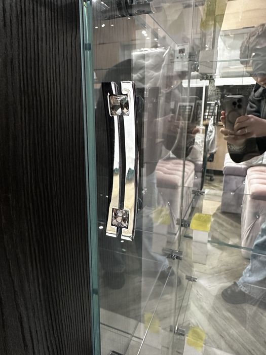 Вітрини скляна та з ДСП