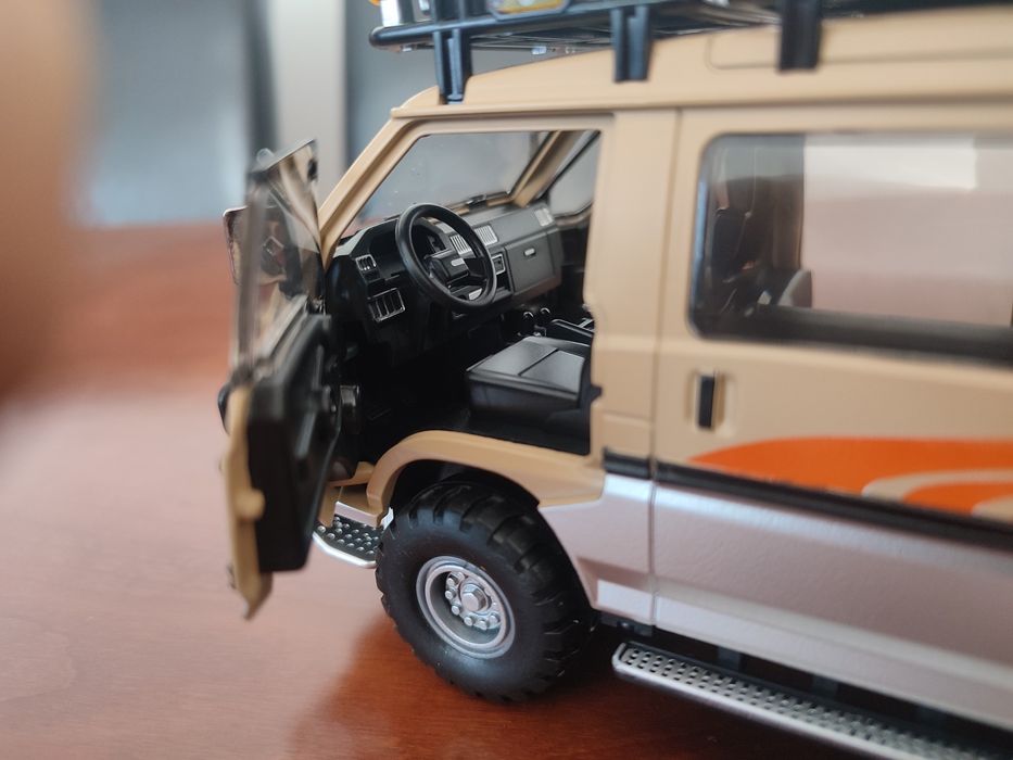 Mitsubishi L300 Delica model 1:24 piękny rallyart Evo 4wd