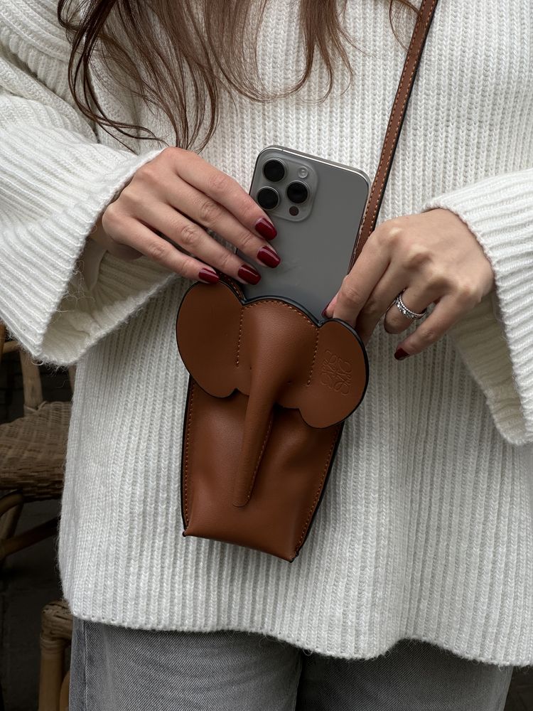 Torebka Loewe Elephant Pocket Bag in Classic Calfskin Brown