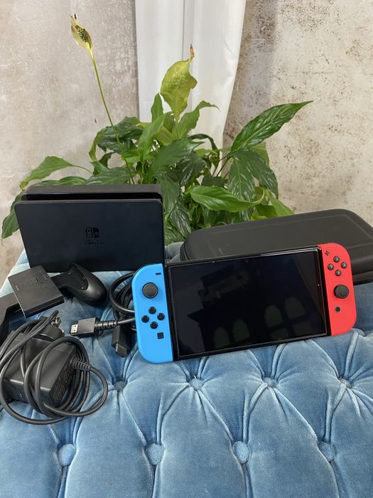 Konsola nintendo switch czerwono niebieska OLED