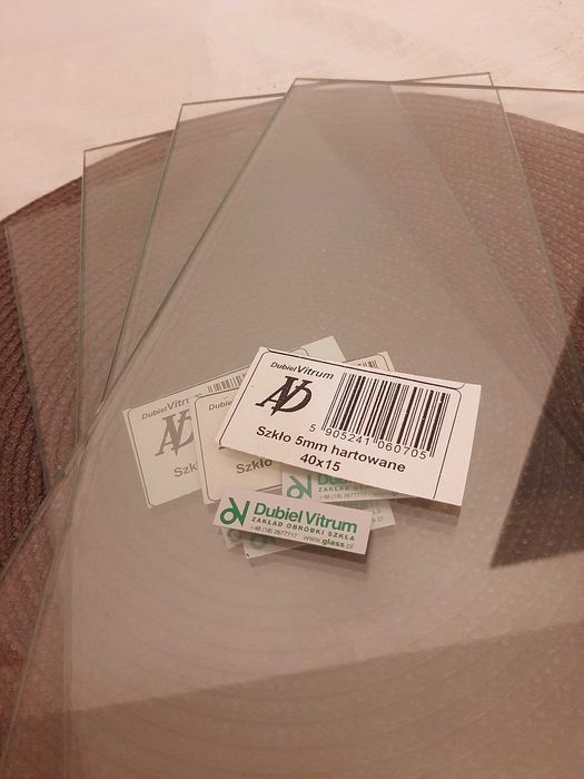 Nowe półki szklane.